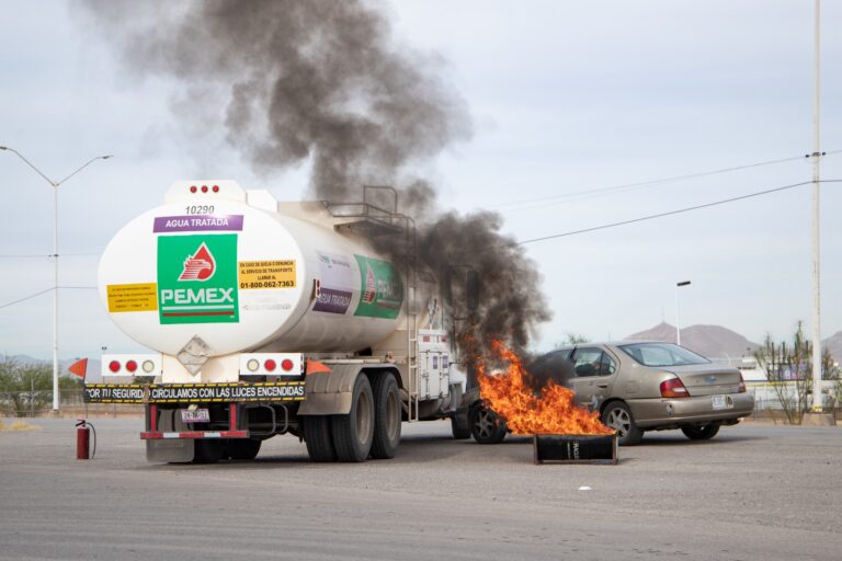 Se incendia Pipa de PEMEX al sur de la ciudad.