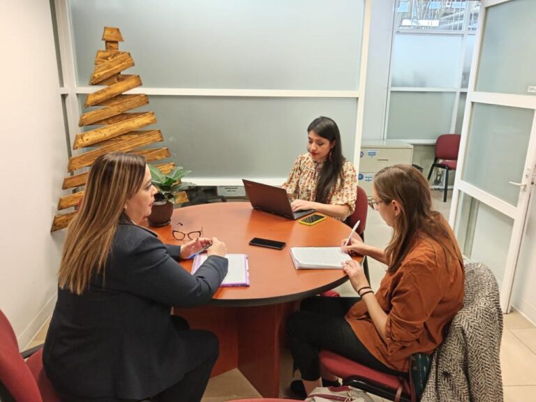 Recibe Coordinadora de Personas no Localizadas y Desaparecidas de la FGE Zona Sur a representantes de Amnistía Internacional