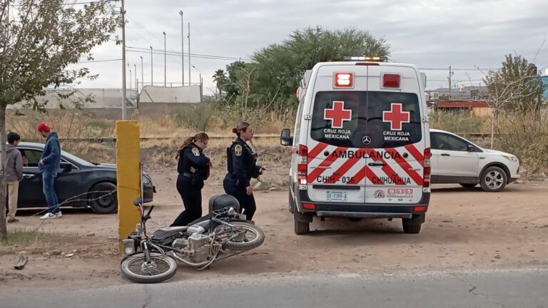 Aparatoso choque contra poste en la Venceremos