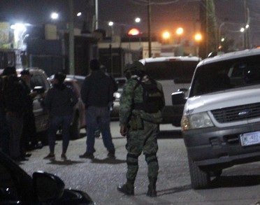 Detienen a pareja tras cateo al sur de la ciudad