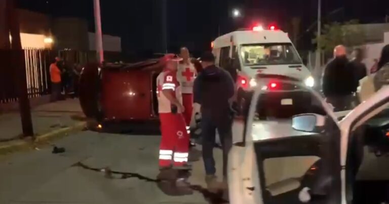 Aparatoso choque-volcadura en Mirador Campestre Lomas