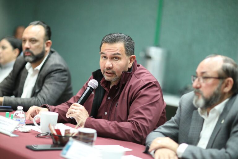 Participa Presidente Municipal en reunión del Consejo Deliberativo del IMIP