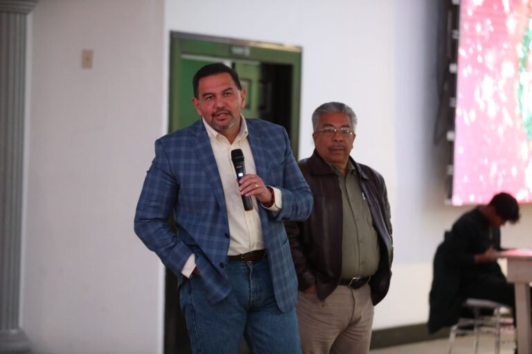 Anuncia alcalde que seguirán los descuentos en permiso para apoyar la actividad comercial