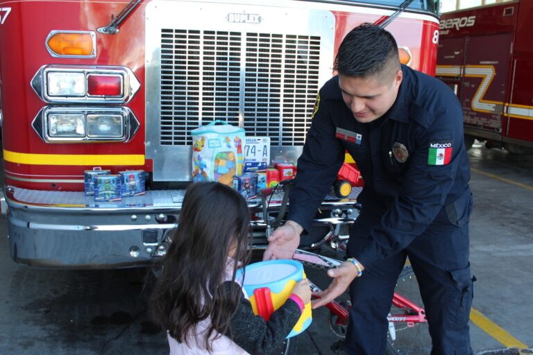 Invita bomberos a participar en la colecta de juguetes “BOMBEROTÓN” en favor de niñas y niños
