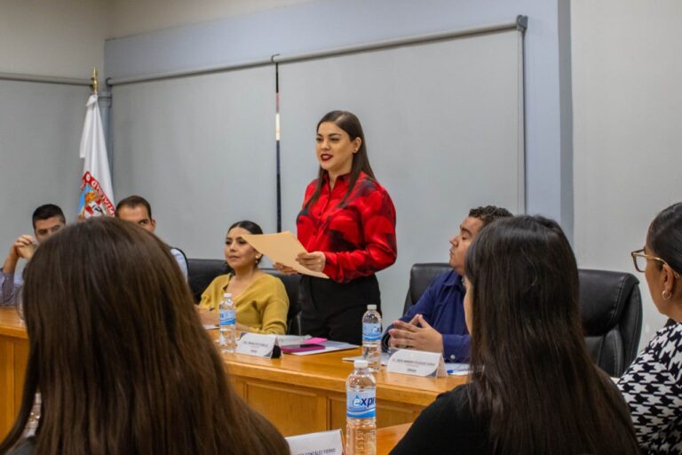 Entrega Miriam Soto constancia de mayoría a Presidentes Seccionales electos