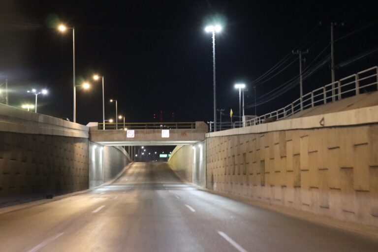 Renueva Municipio alumbrado LED de siete bajo puentes de Chihuahua Capital