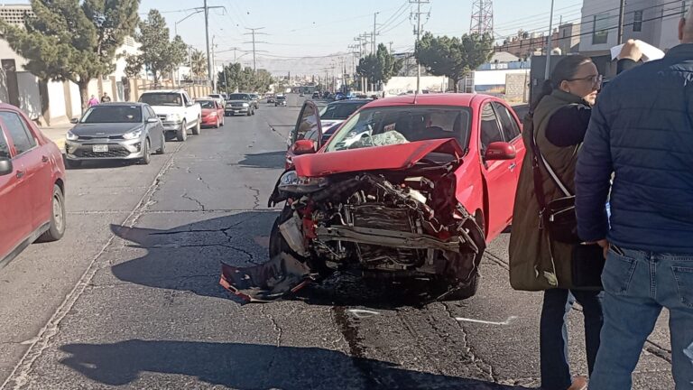Dos heridas tras choque en la Juan Escutia