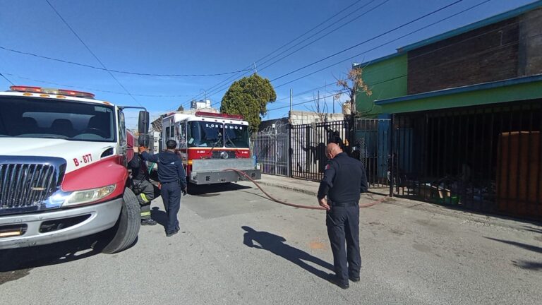 Siete intoxicados tras incendio en vivienda de las Granjas