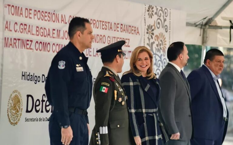 Maru Campos asiste como invitada de honor a la toma de protesta Jorge Gutiérrez como nuevo comandante de la 42 Zona Militar