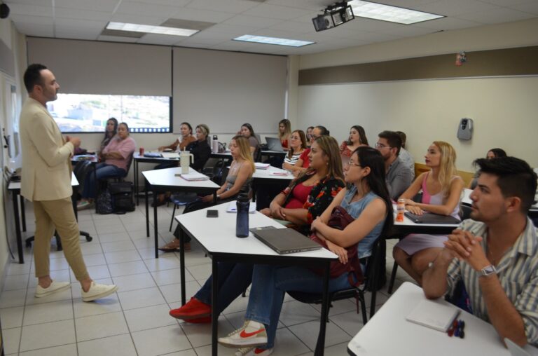 Amplía Escuela Normal Superior fecha de registro para cursar la Maestría en Educación
