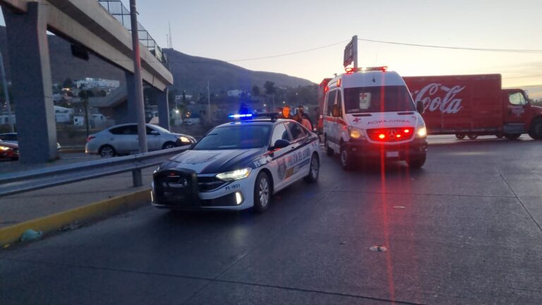 Se derrapa hombre en la Vialidad Sacramento