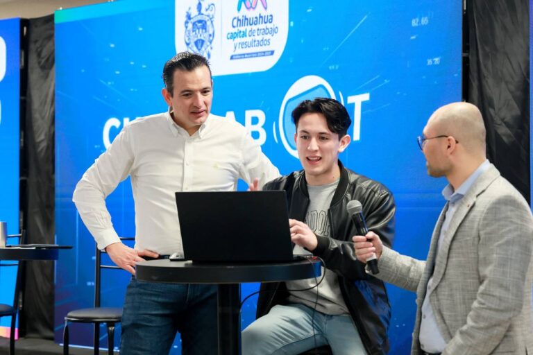 Presenta alcalde Bonilla portal web del Municipio para buscar empleo «ChambaBot»
