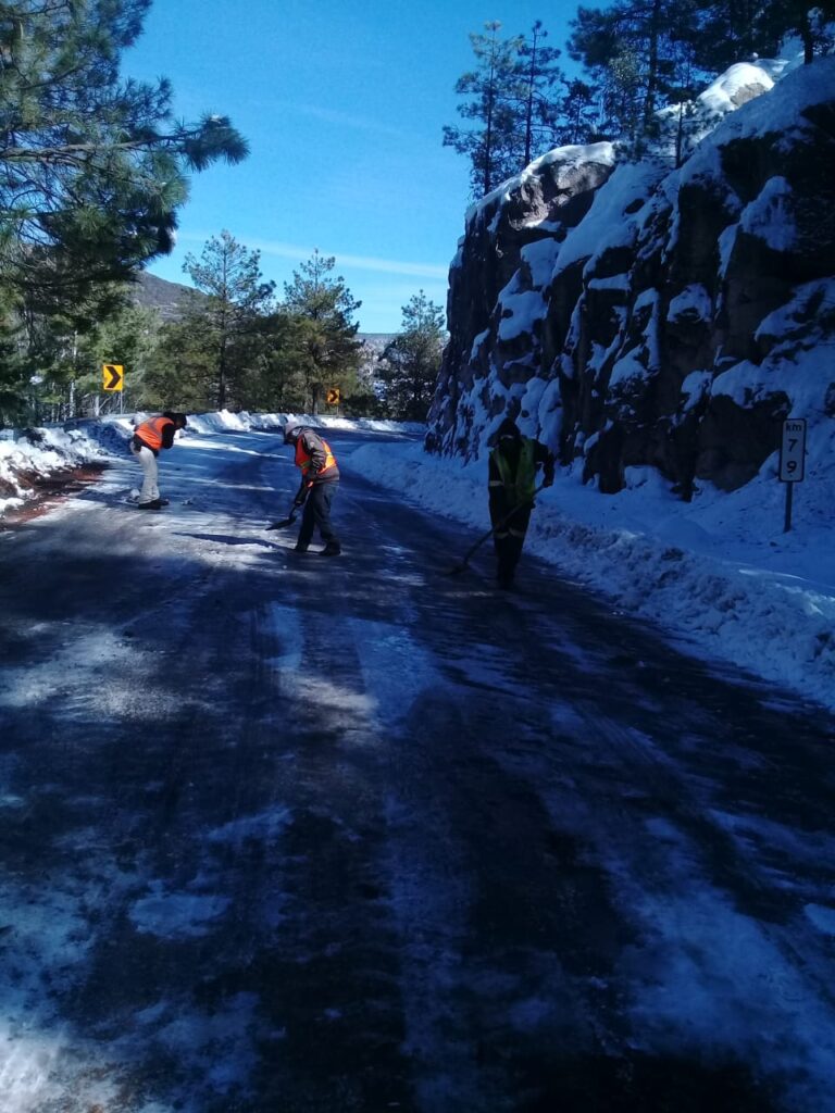 Reabren a la circulación el tramo carretero San Juanito–Basaseachi