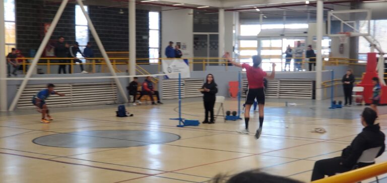 Atletas juarenses de bádminton ganan medallas en torneo estatal
