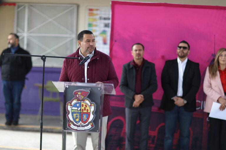 Presidente Pérez Cuéllar entrega domo en la Escuela Primaria Margarita Maza de Juárez