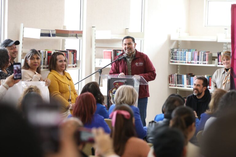 Entrega alcalde aulas de usos múltiples a usuarios de Complejo Cultural Municipal Bonanza Biné