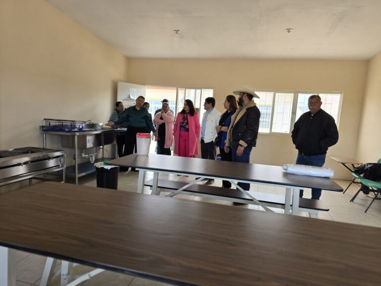 Dota DIF Estatal de cocina y comedor Telebachillerato del municipio de Coronado