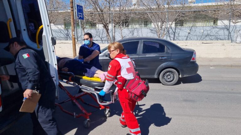 Adulta mayor fue arrastrada 10 metros por una automovilista