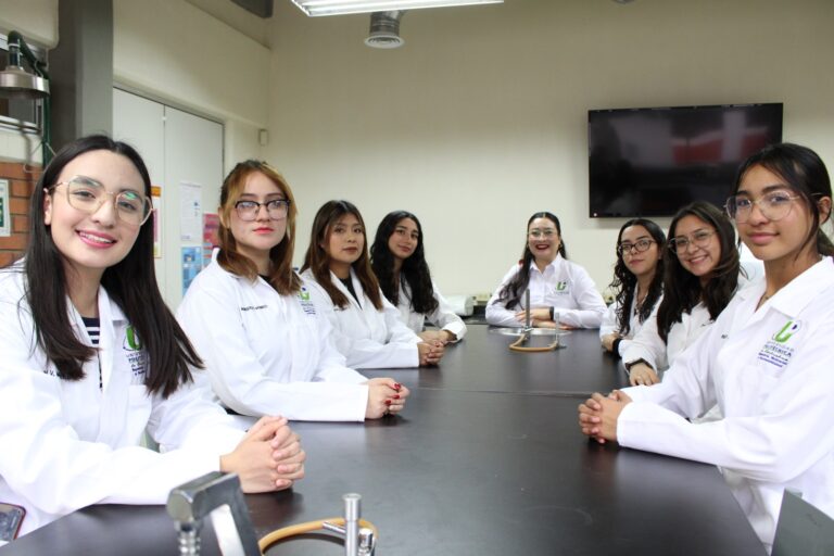Comparte docente investigadora de la UPCH su experiencia como mujer en la ciencia