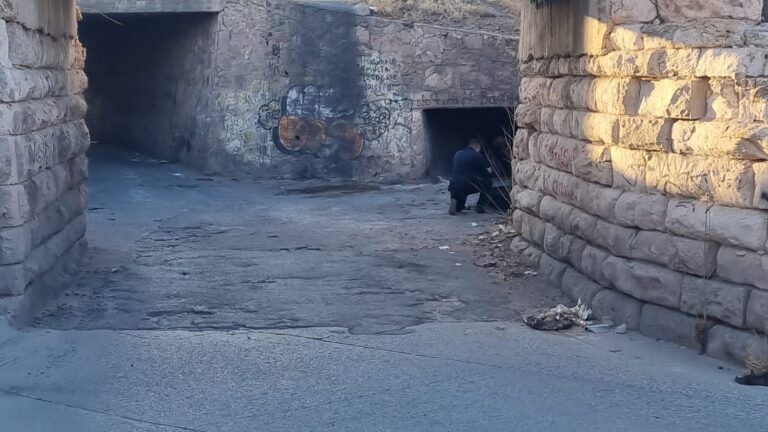 Encuentran cuerpo calcinado debajo de puente