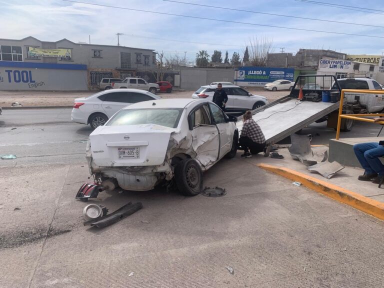 Tres heridos tras aparatoso choque en la Magisterial