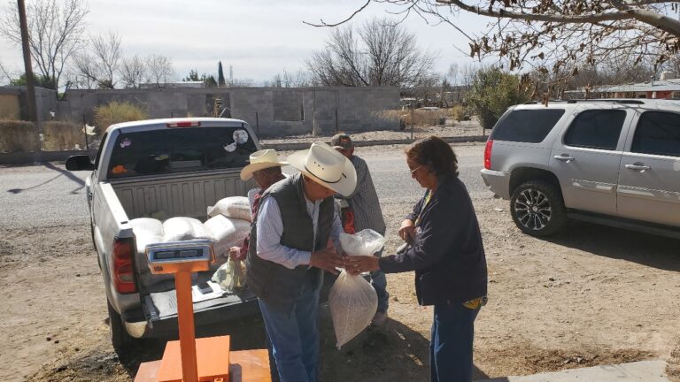Lleva Arturo Zubia apoyo a la colonia El Espejo y la comunidad Leyes de Reforma
