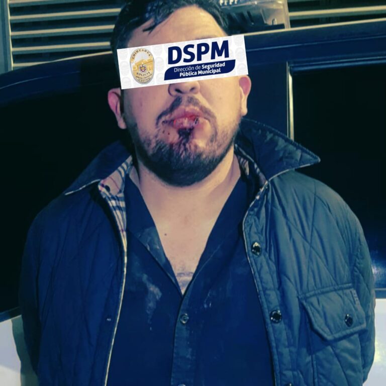 Detienen policías municipales a hombre en posesión de un arma .380