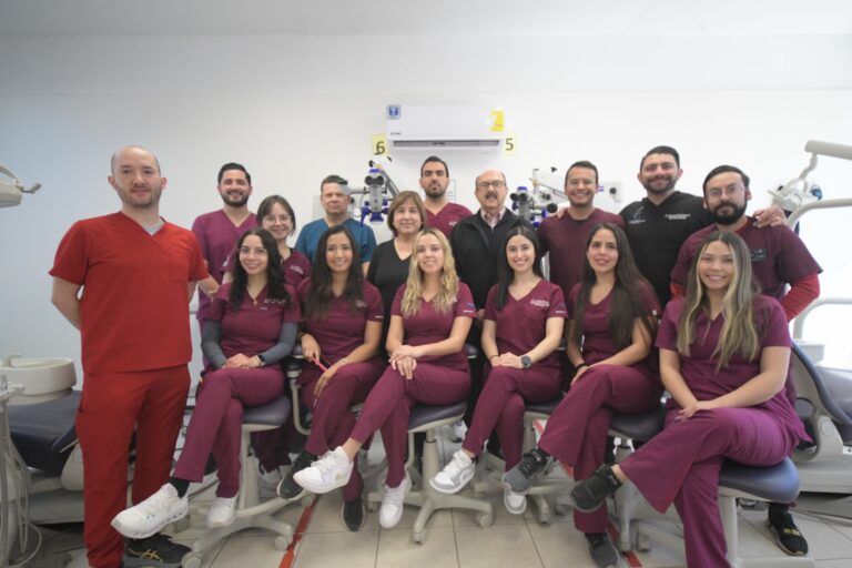 Instalan microscopio con tecnología de punta en la Facultad de Odontología de la UACH.