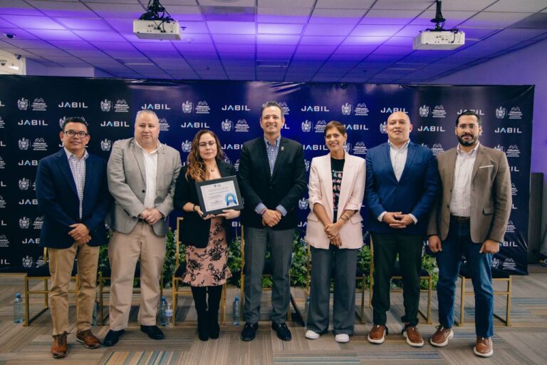 Entrega alcalde Bonilla a empresa JABIL “Distintivo por Buenas Prácticas de Inclusión Laboral