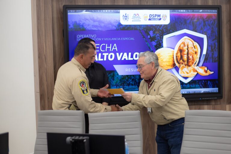 Reconocen nogaleros a policías municipales por brindarles seguridad durante la temporada de cosecha