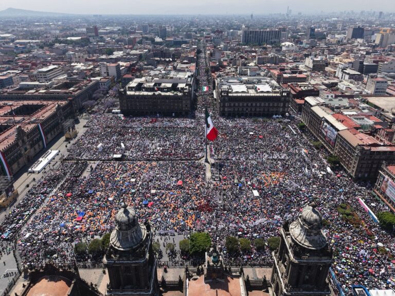 EL PUEBLO DE MÉXICO ES MUCHA PIEZA; JUNTAS Y JUNTOS SOMOS MÁS: CLAUDIA SHEINBAUM ANTE MILES DE MEXICANOS Y MEXICANAS EN EL ZÓCALO