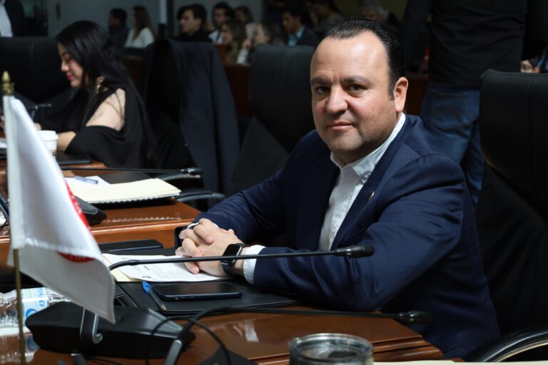 Pide PRI solucionar conflictos internacionales para frenar aranceles; Morena explota y se opone