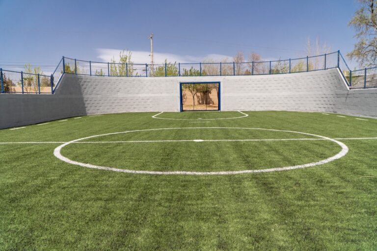 Construye Municipio cancha de fútbol rápido en la primaria 20 Aniversario