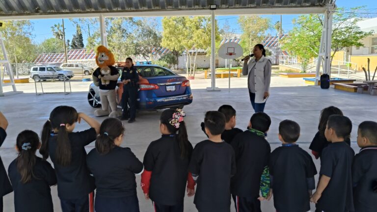 Gradúan de programa DARE a más de un centenar de alumnos de Kínder María Montessori