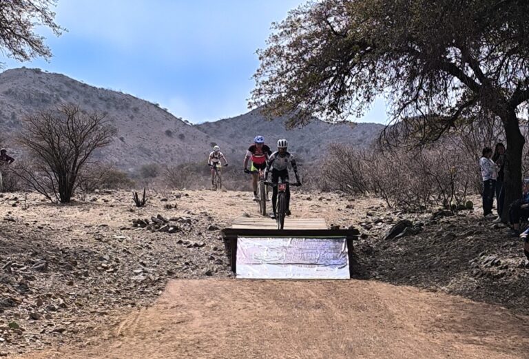 Retan a la montaña 420 ciclistas en 9º Desafío Peñón del Águila