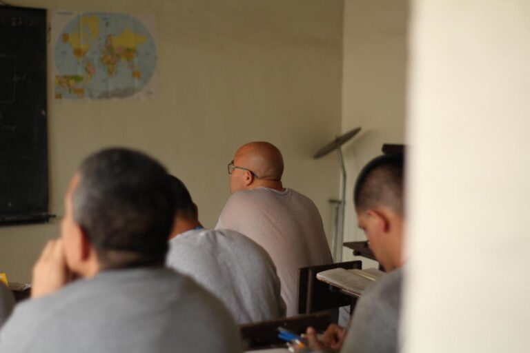 Promueve SSPE capacitaciones para la reinserción social de PPL con apoyo del Cecati
