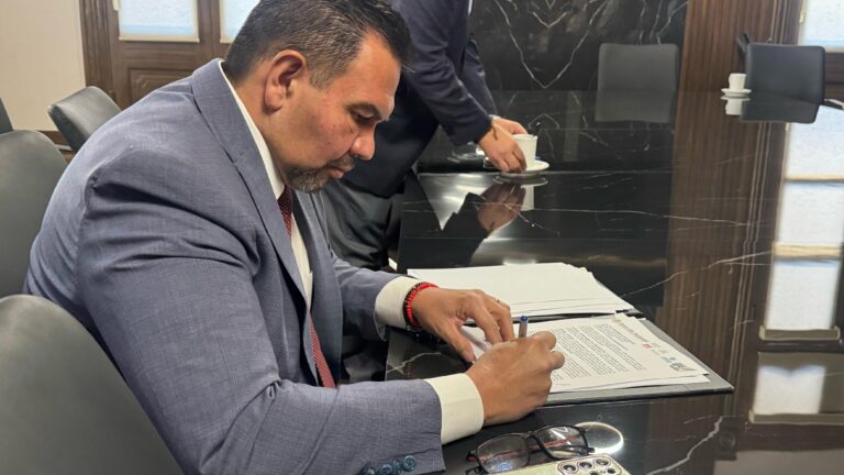 Firma el Alcalde Pérez Cuéllar convenio del Programa de Vivienda para el Bienestar