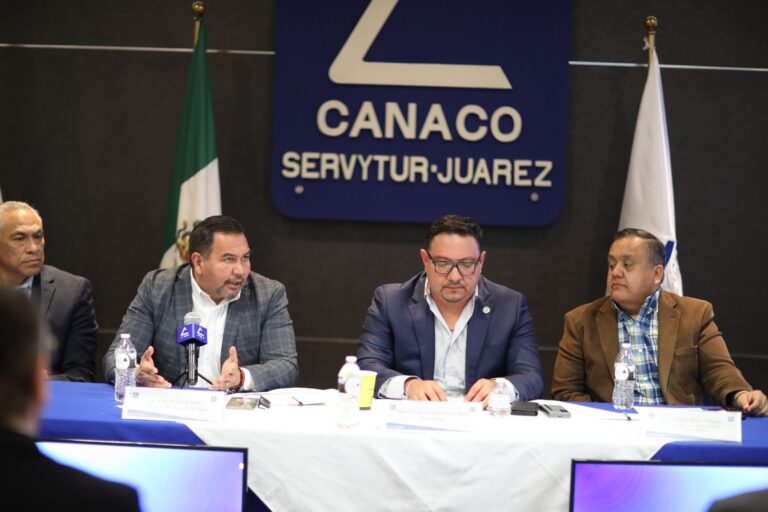 Acude alcalde a toma de protesta del titular de CANACO