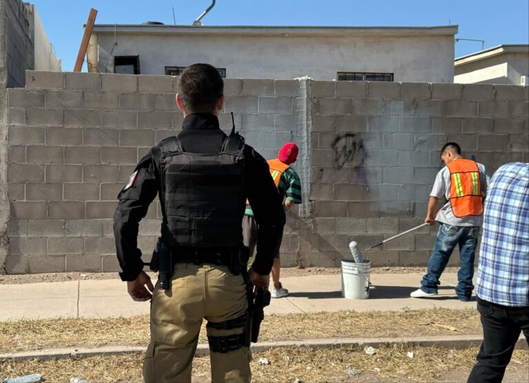 Concientizan policías municipales a grafiteros de la zona oriente de la ciudad