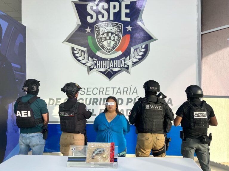 Detiene SSPE a mujer en posesión de arma de fuego y vehículo implicado en delitos en Ciudad Juárez