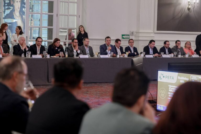 Comparte Alcalde a empresarios DESEC nuevo sistema de ventanilla de la Dirección de Desarrollo Urbano y Ecología