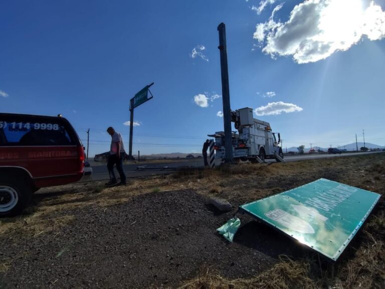 Cerraron tramos carreteros por vientos
