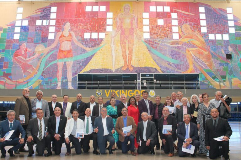 Rinden homenaje a la primera generación de la Facultad de Ciencias de la Cultura Física de la UACH