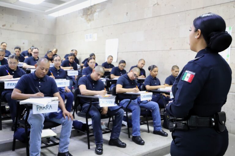 Preparan integralmente en el ISSCUU a los futuros policías municipales