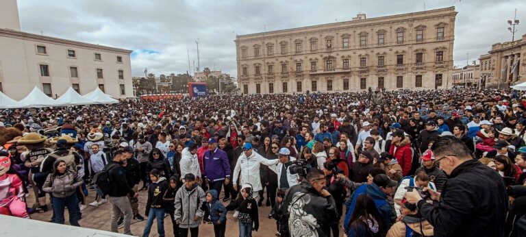 Participan 10 mil chihuahuenses en la Clase Nacional de Boxeo en la Plaza del Ángel