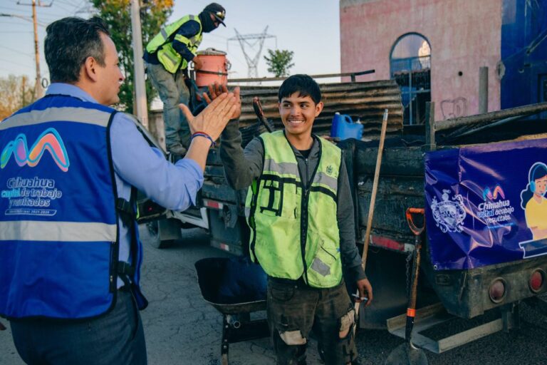 Supervisa Alcalde Bonilla trabajos de bacheo en el boulevard Fuentes Mares