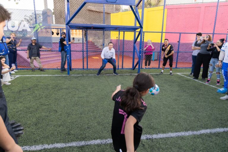 Entrega alcalde Bonilla parque y canchas remodeladas a familias de la colonia Rubio