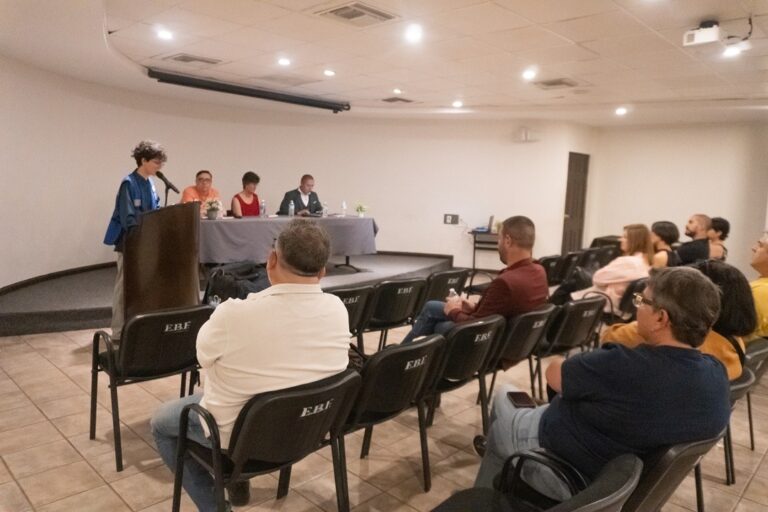 Celebra Gobierno Municipal el Día Mundial del Libro con poesía en voz alta en la Mediateca Municipal
