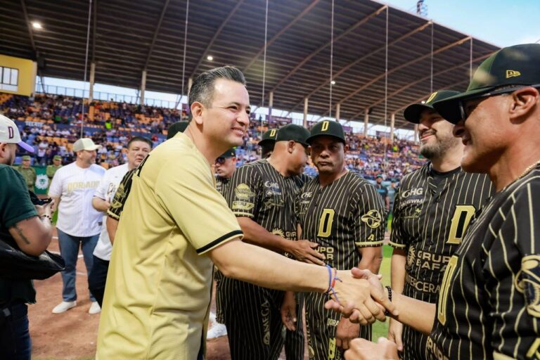 Realiza alcalde Bonilla primer lanzamiento de bola de juegos locales de la Liga Mexicana de Beisbol