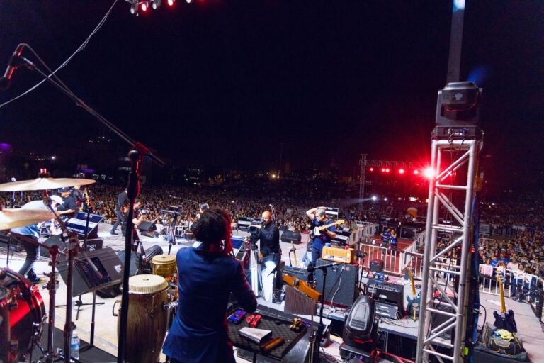 Reúne Orquestándola Sinfónico Rock en Español a cerca de 11 mil personas en una noche inolvidable